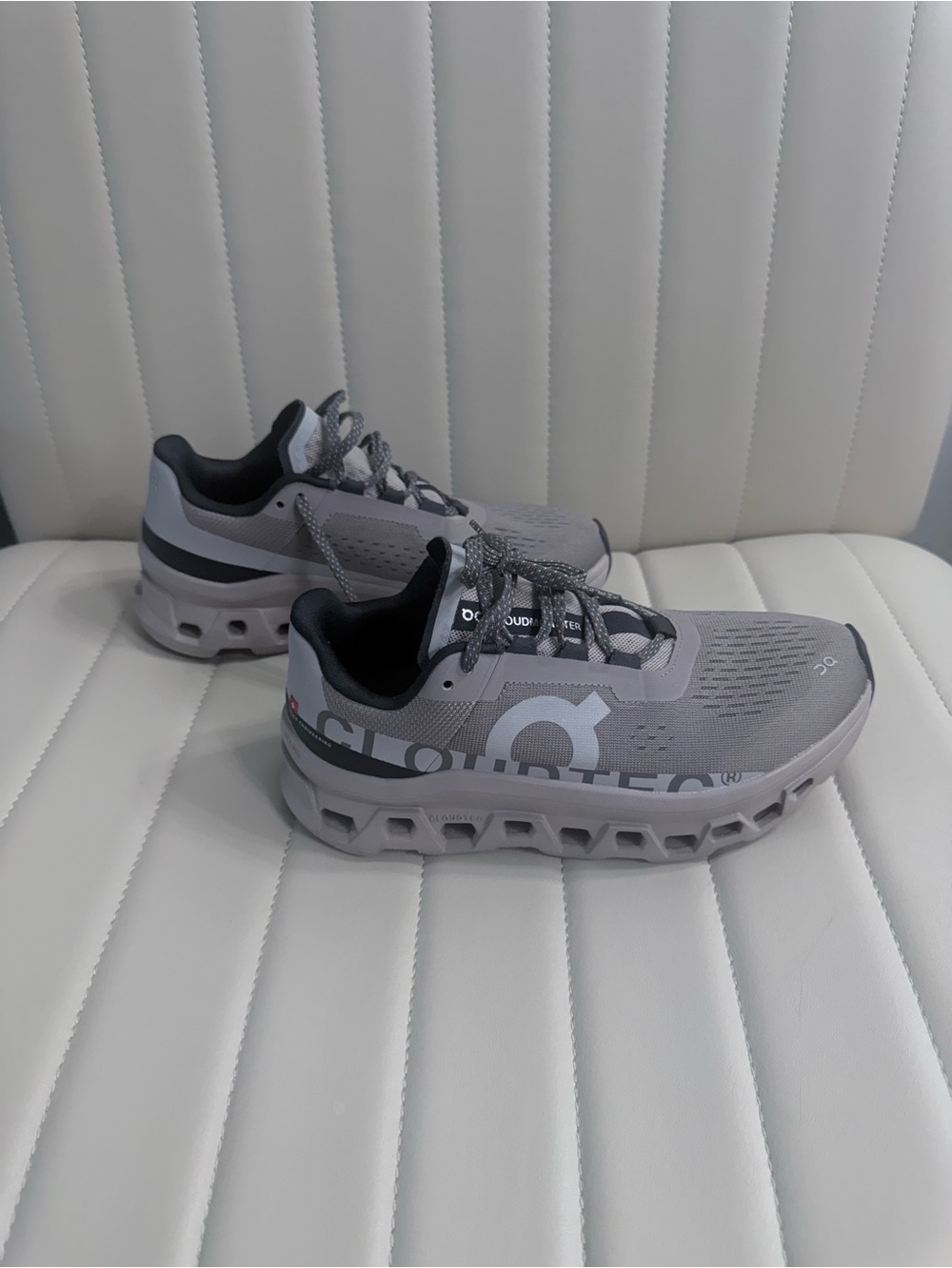 On cloud monster size 8